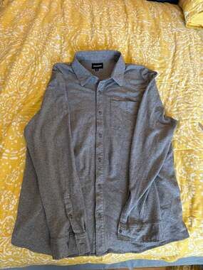 Lucky Brand Men's Heather Gray Long Sleeve Jersey Knit Button Down Shirt